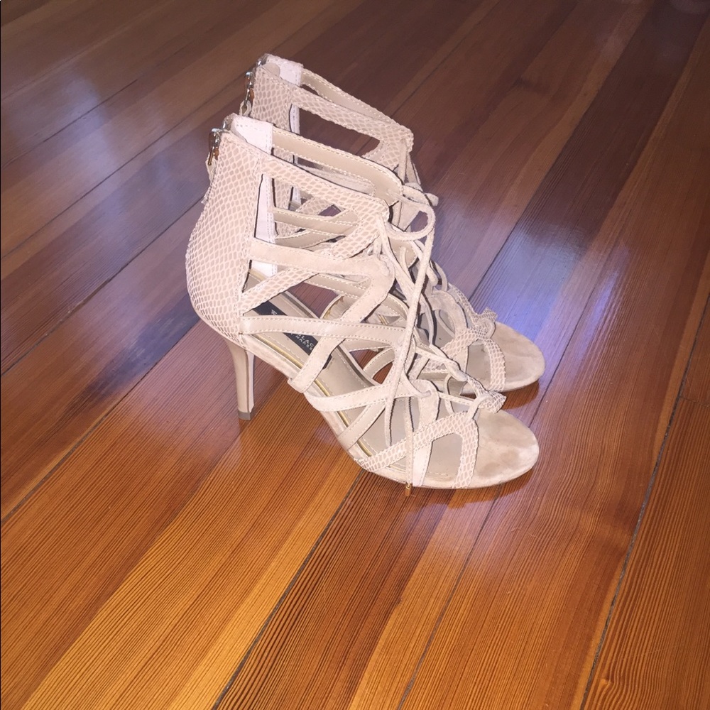 WHITE HOUSE BLACK MARKET HEELS